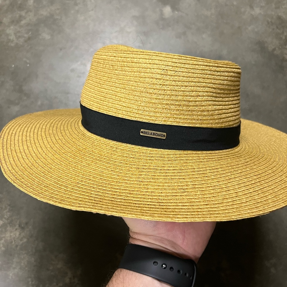 Billabong Women's Tan Straw Hat with Black Band